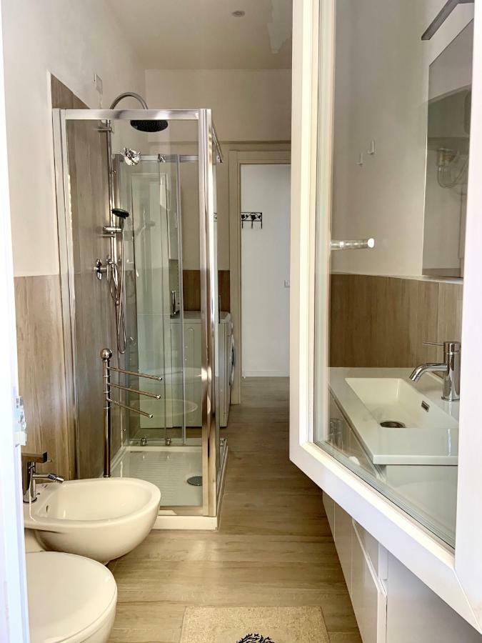 Rosy'S Flat Apartment ลาสเปเซีย ภายนอก รูปภาพ