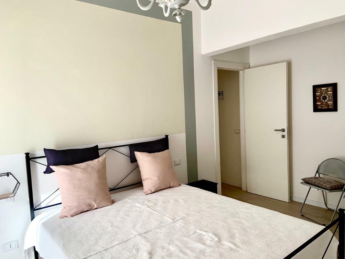 Rosy'S Flat Apartment ลาสเปเซีย ภายนอก รูปภาพ