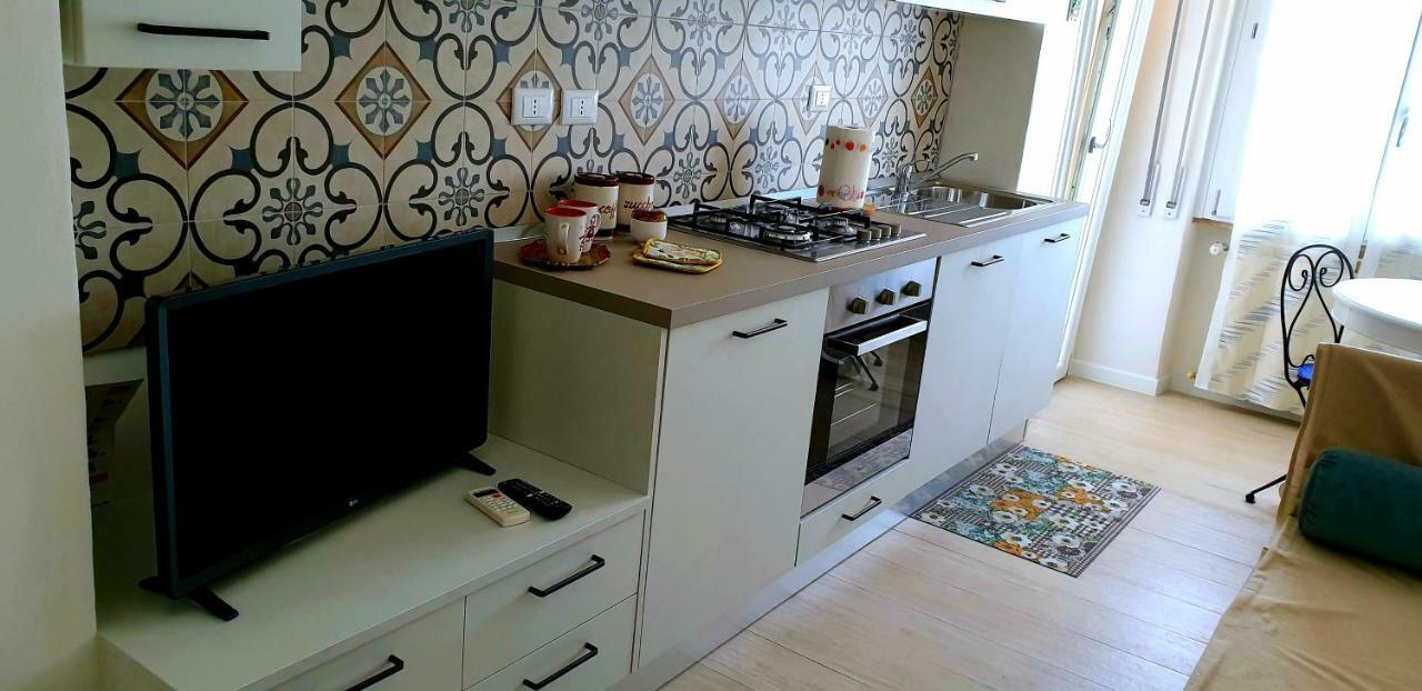 Rosy'S Flat Apartment ลาสเปเซีย ภายนอก รูปภาพ