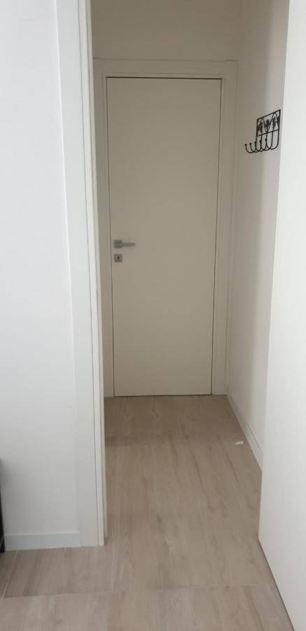 Rosy'S Flat Apartment ลาสเปเซีย ภายนอก รูปภาพ