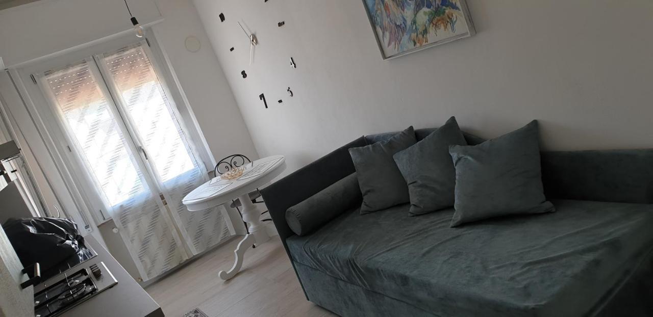 Rosy'S Flat Apartment ลาสเปเซีย ภายนอก รูปภาพ